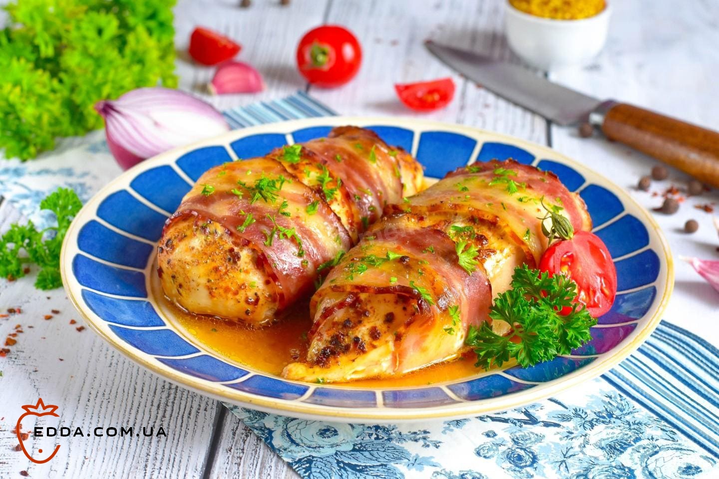 Куряча грудка в беконі в духовці