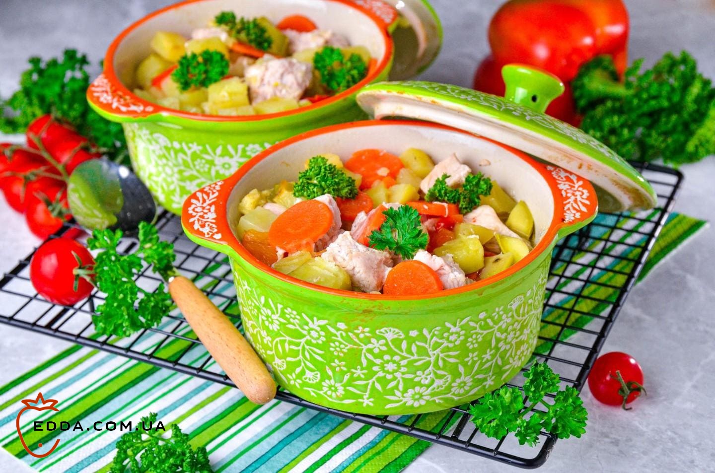 Індичка в горщиках з картоплею