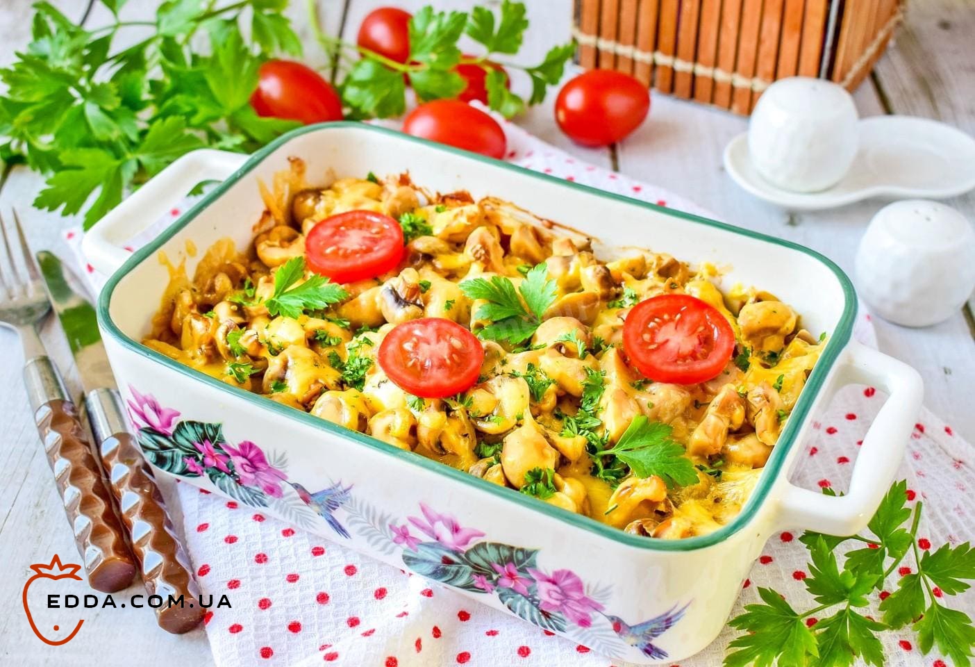 Картопля з куркою та грибами в духовці