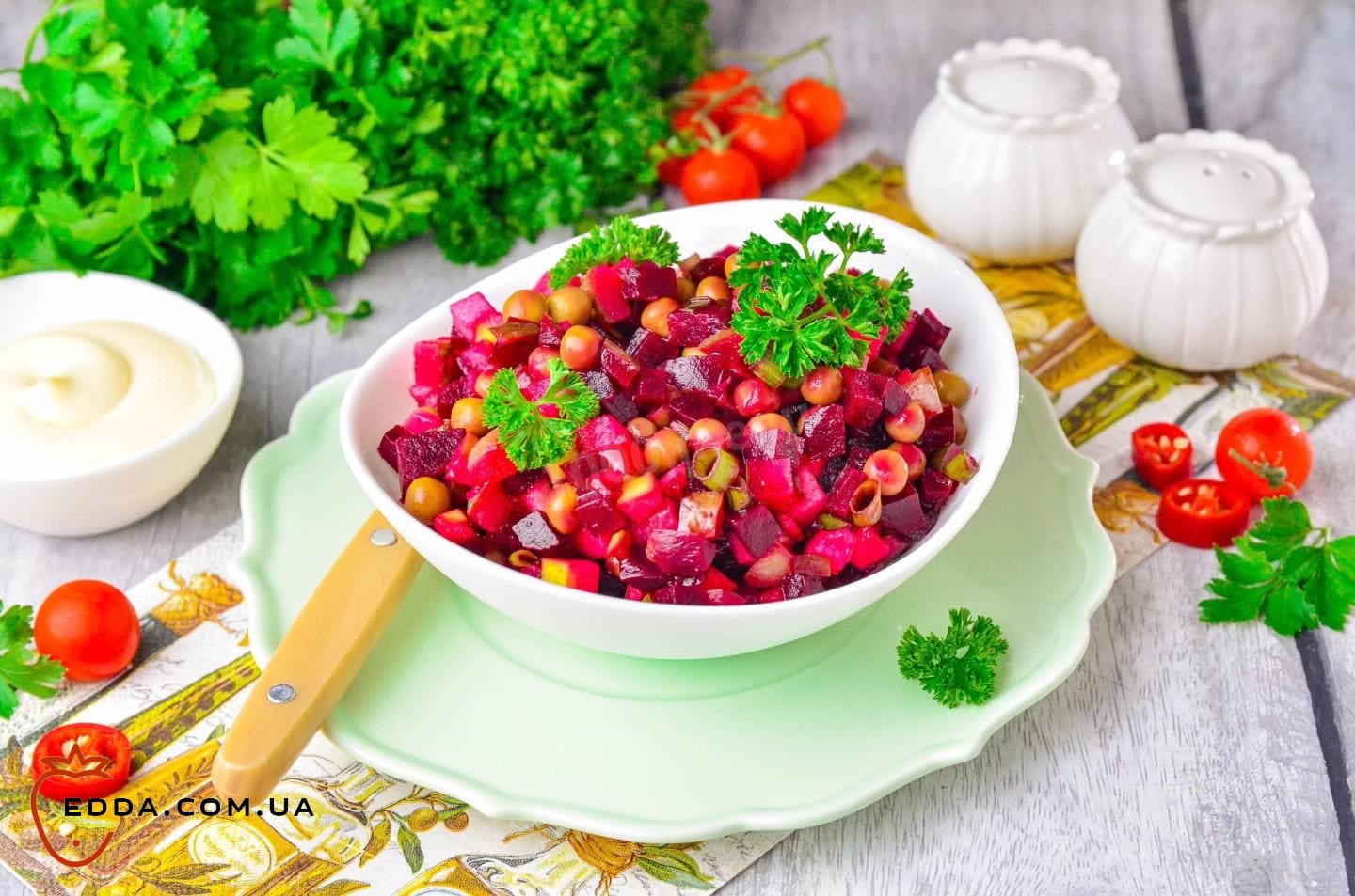 Салат із буряка з солоними огірками