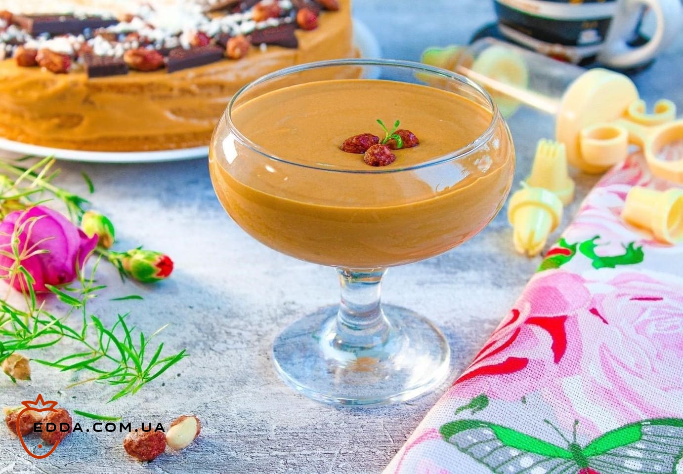 Десерт із вареного згущеного молока та сметани