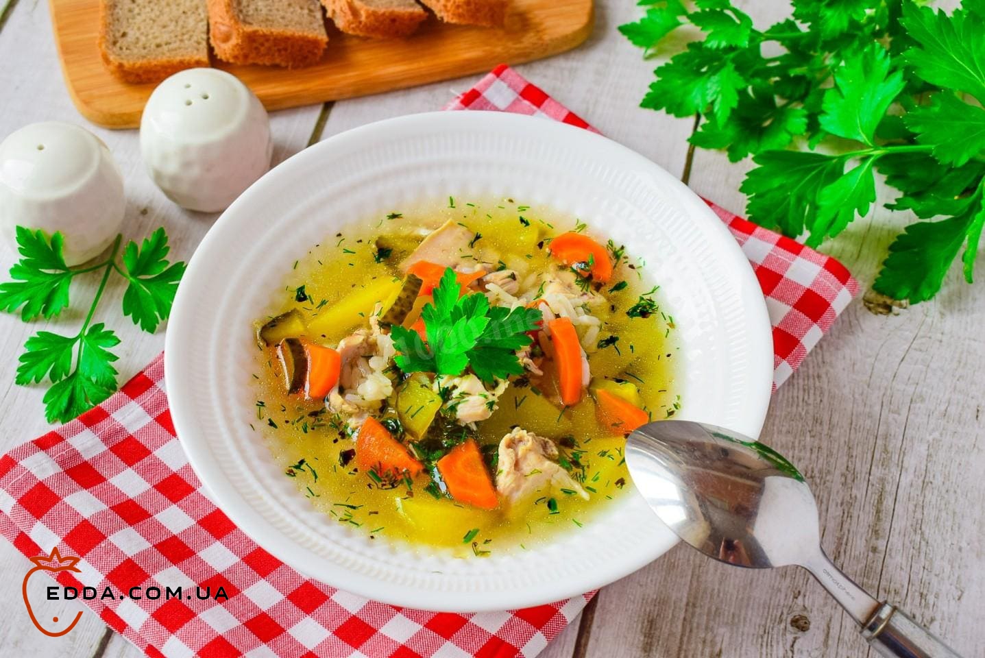 Розсольник з куркою та рисом