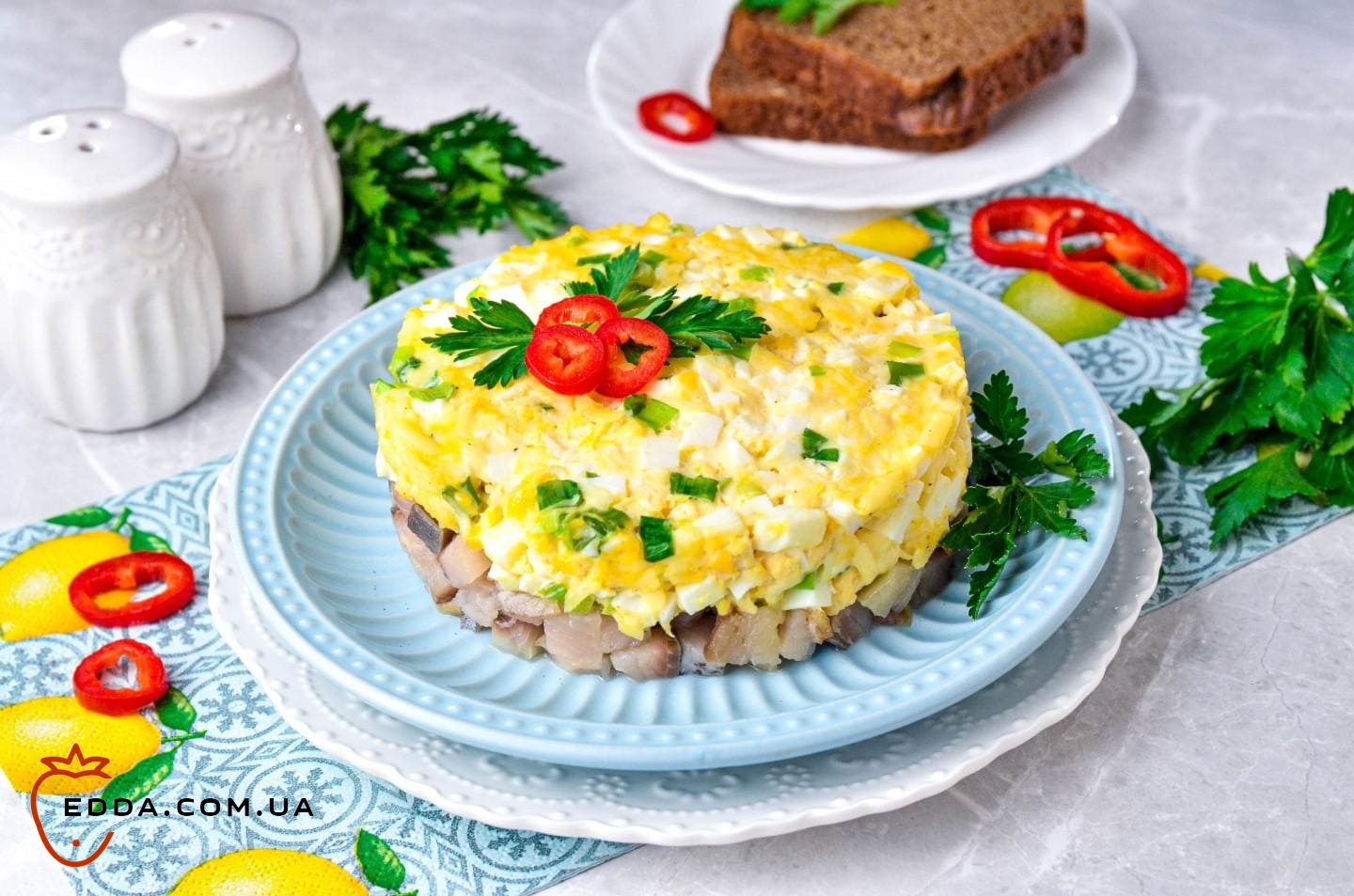 Оселедець з яйцем, закуска-салат