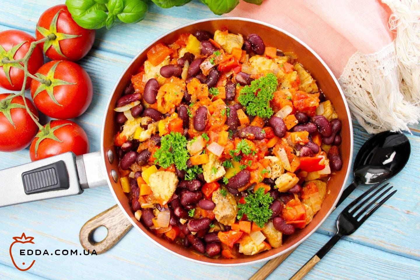 Тушкована червона квасоля з м'ясом