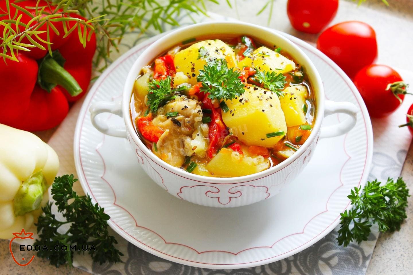 Овочеве рагу з куркою та картоплею в казані