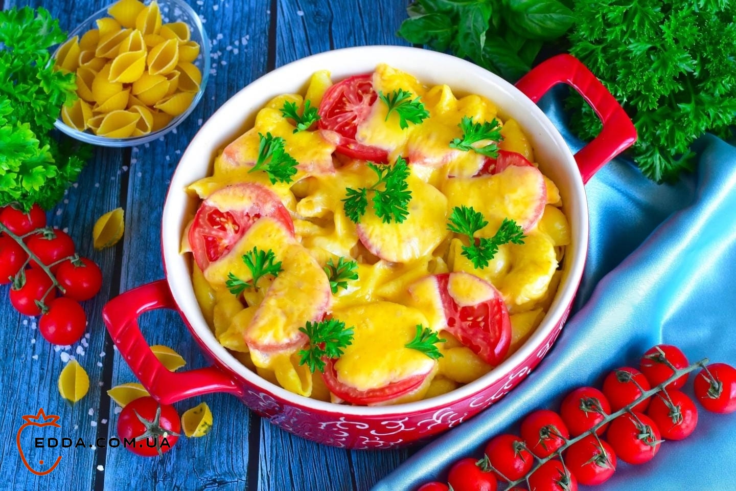 Макарони з сиром і помідорами в духовці