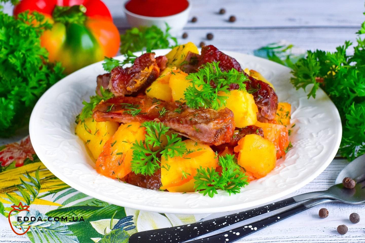 Тушкована картопля з реберцями