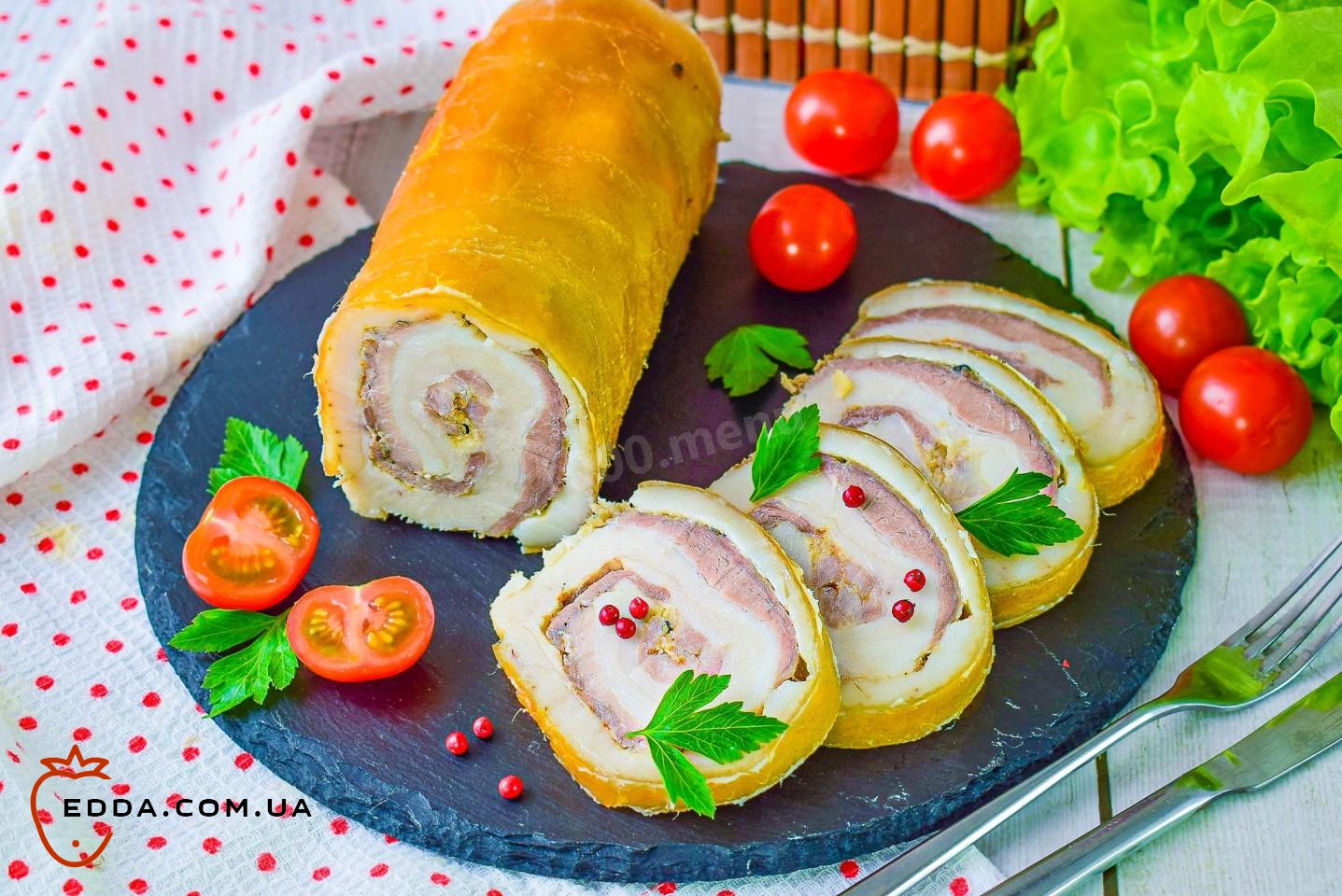 Рулет із тонкого сала зі шкіркою в духовці