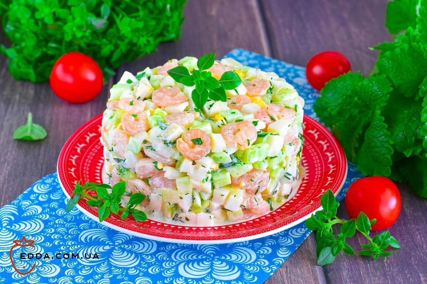 Салат із кальмарів, креветок і яєць