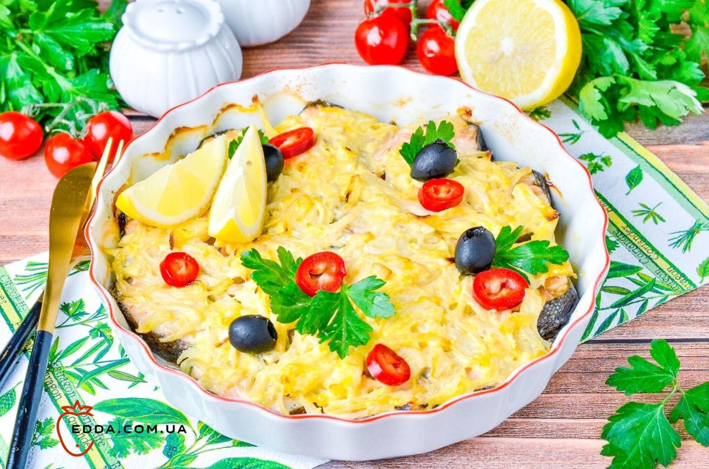 Горбуша в духовці з цибулею