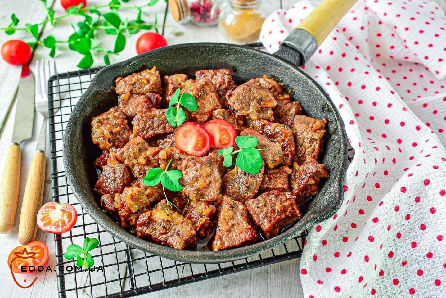 Телятина на сковороді, м'яка, смажена