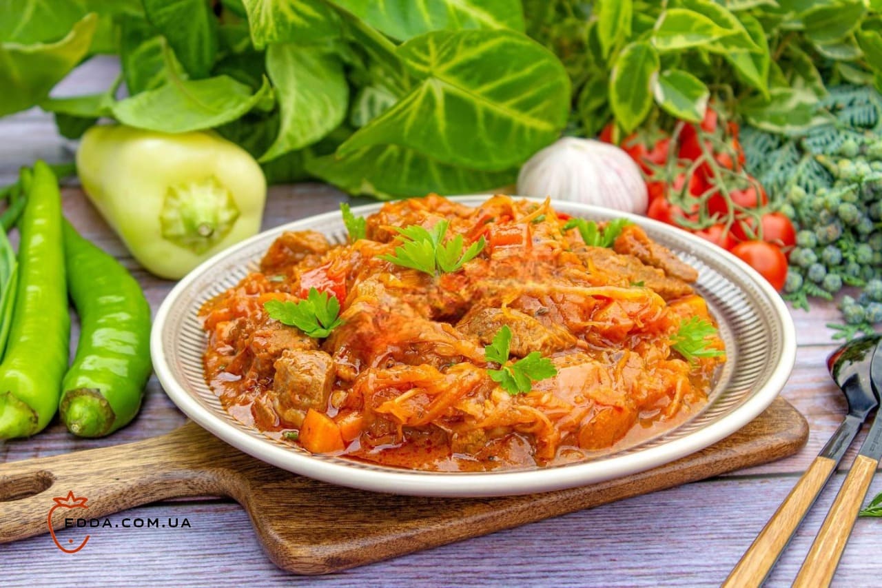 Яловичина з квашеною капустою тушкована