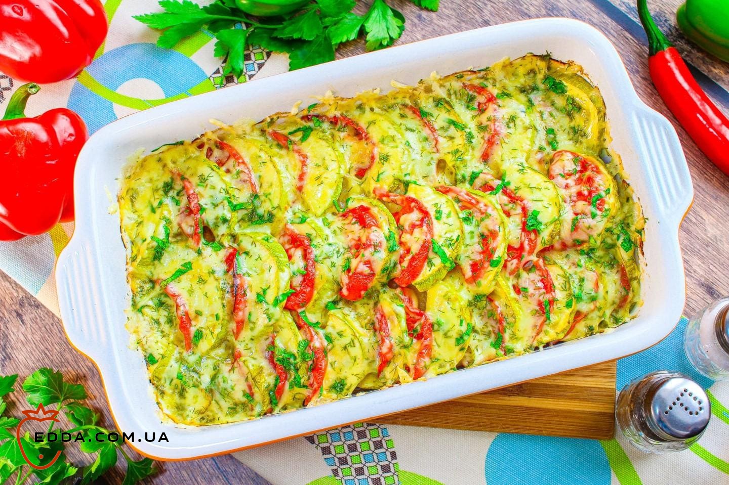 Кабачки з курячою грудкою в духовці з сиром і помідорами