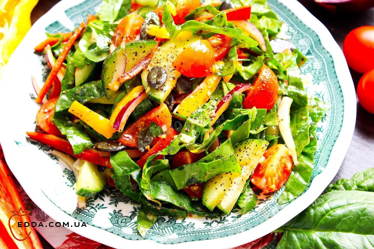 Салат зі шпинатом і огірком