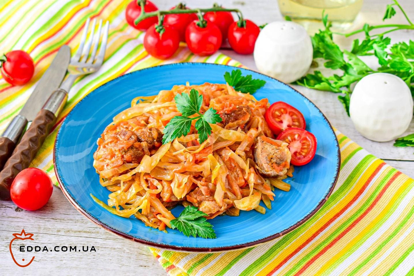 Тушкована капуста з м'ясом у казані