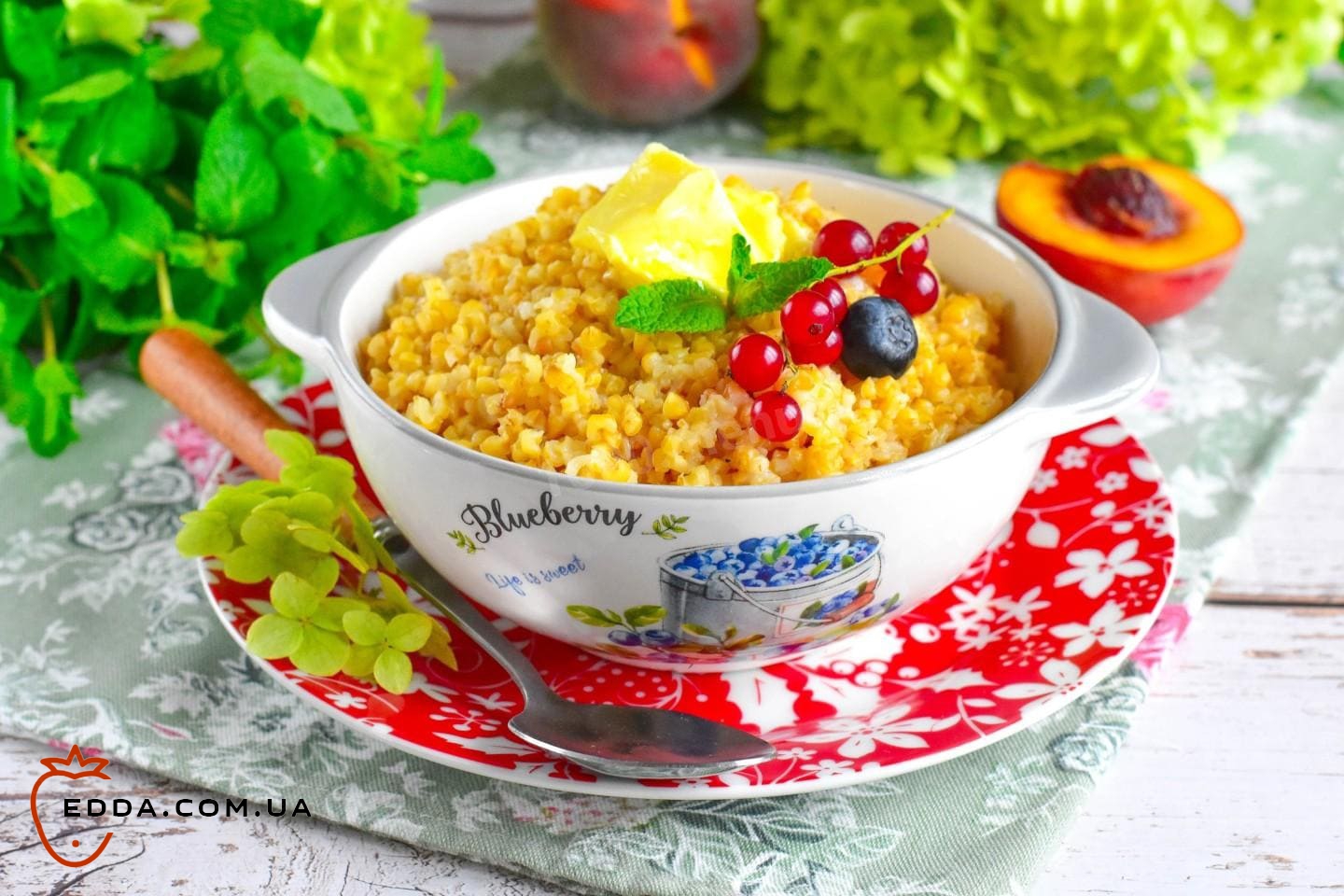 Розсипчаста пшенична каша на воді