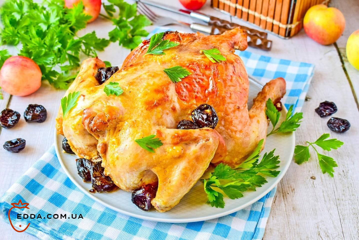 Курка з чорносливом в духовці