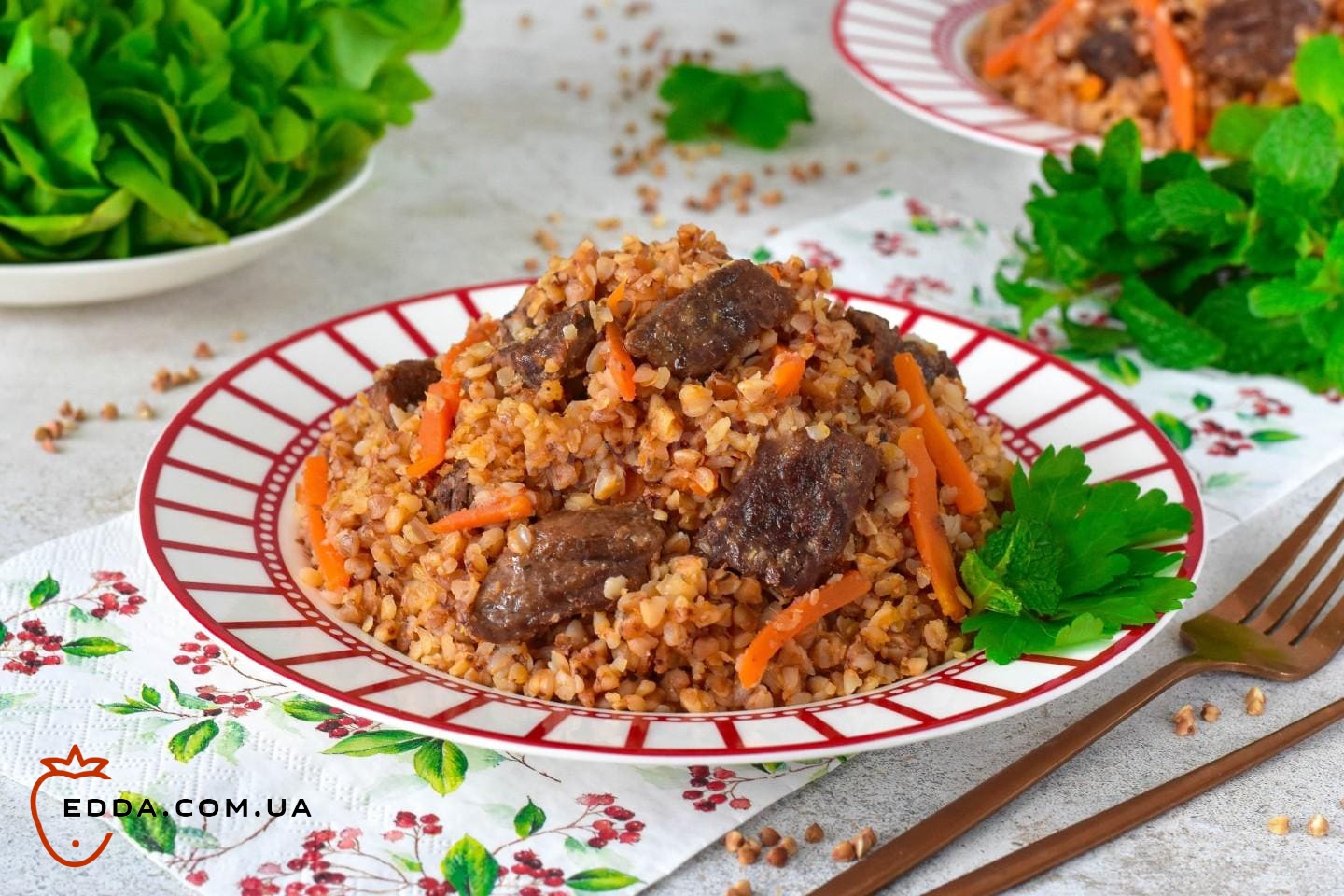 Тушкована гречка з яловичиною