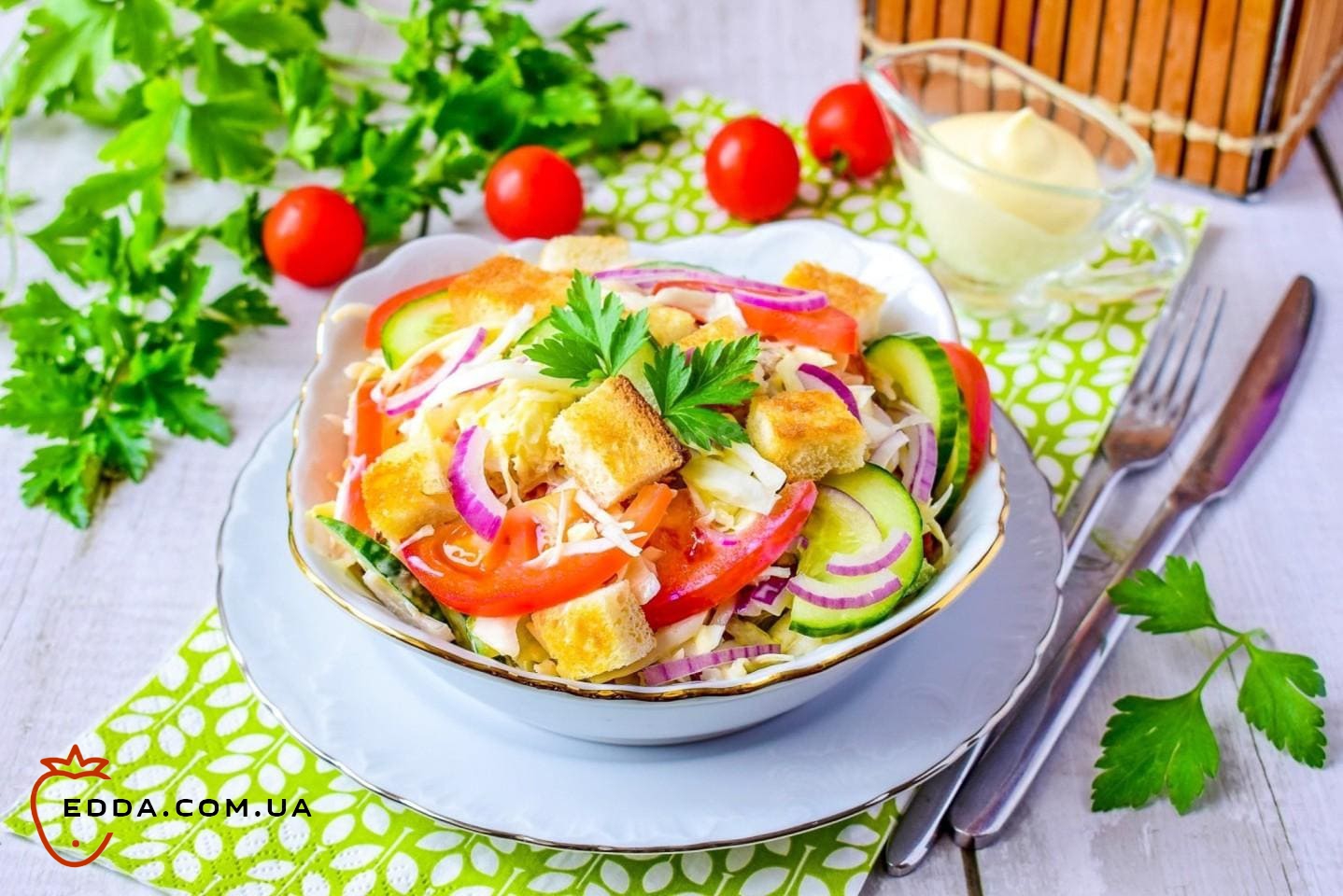 Салат з капустою та сухариками