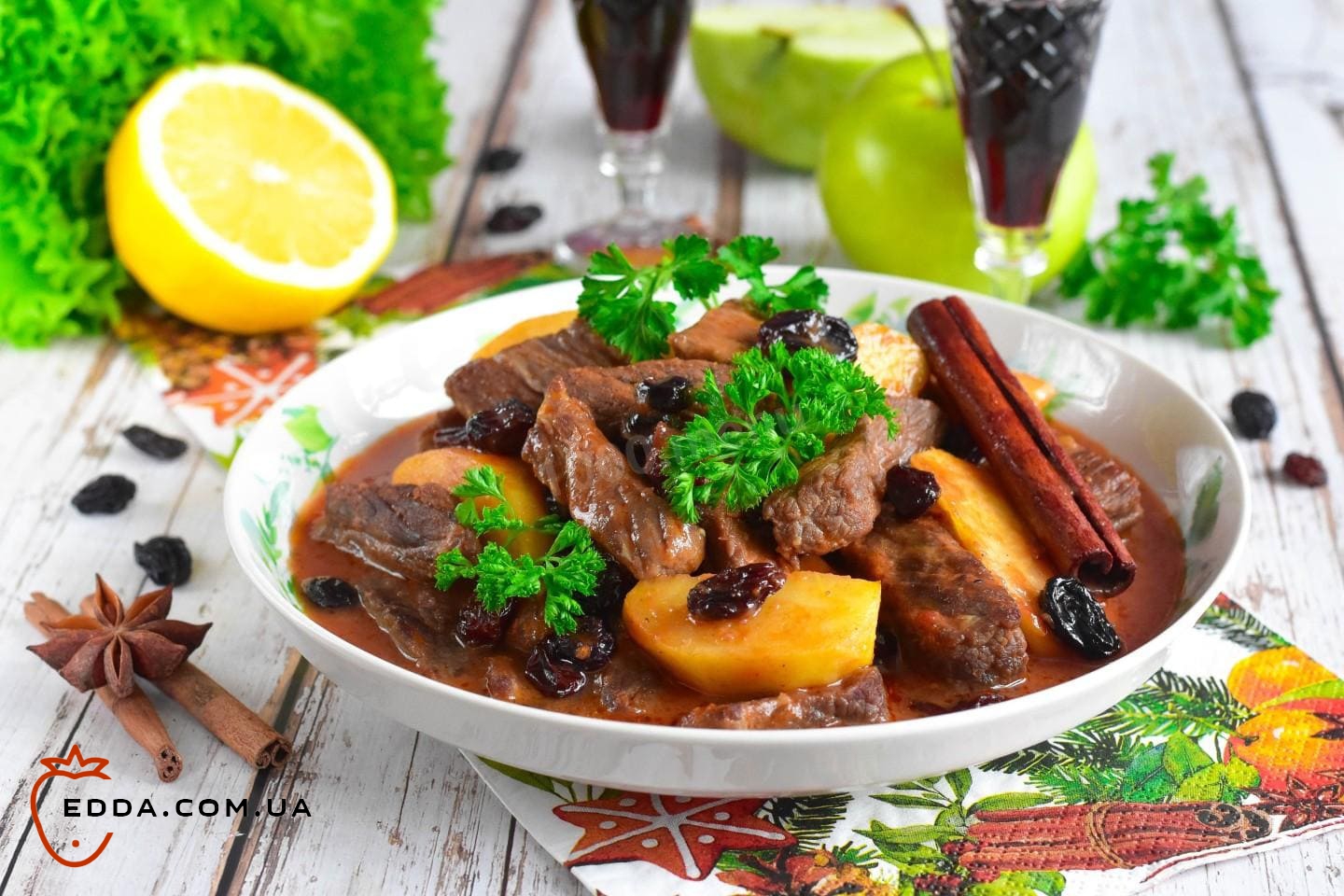 Ароматна яловичина з яблуками