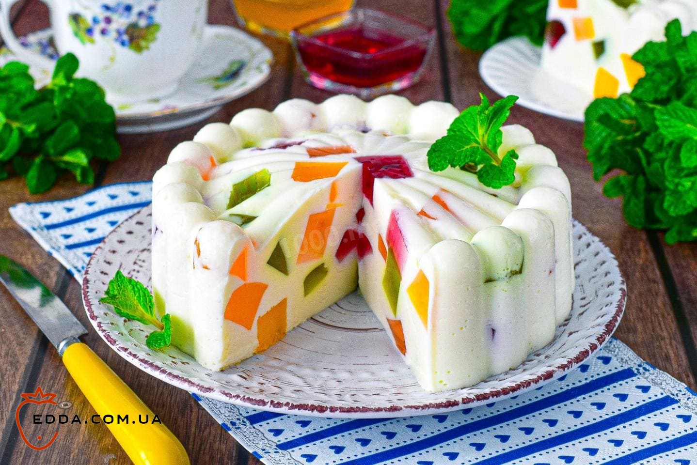 Торт Бите скло зі сметаною та желе