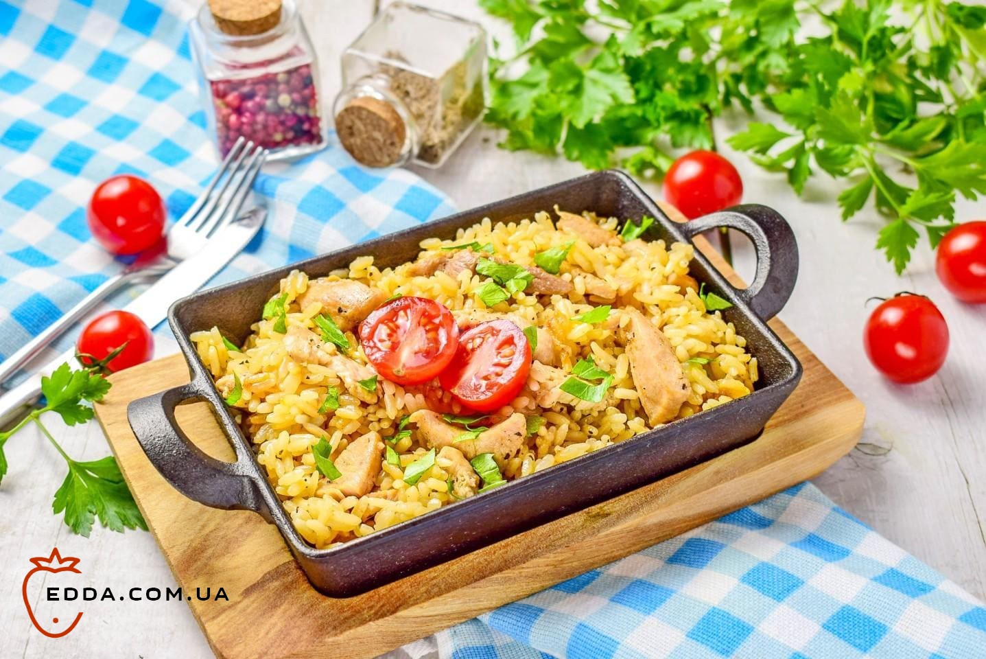 Рис з індичкою на сковороді