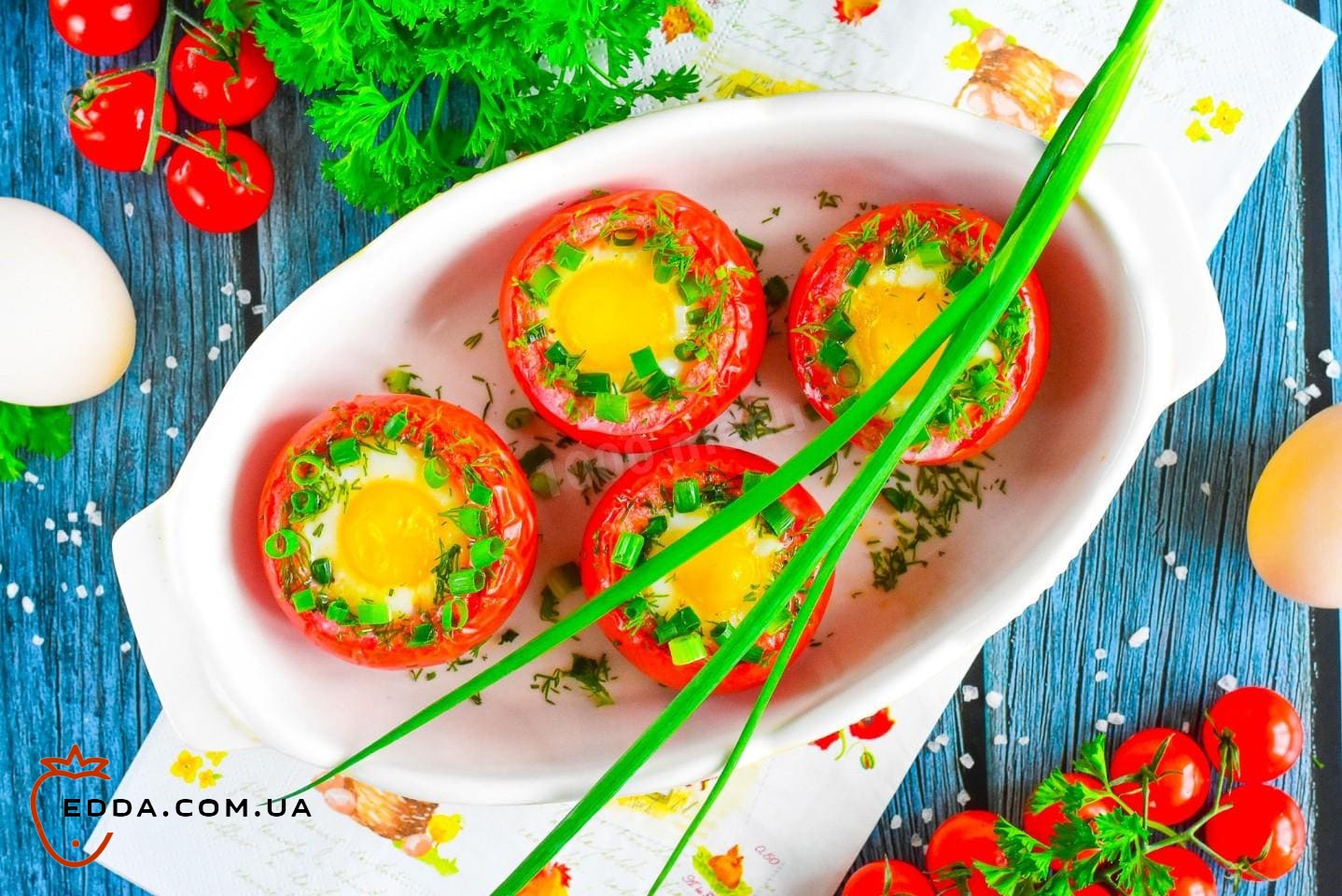 Яйця в помідорах у духовці
