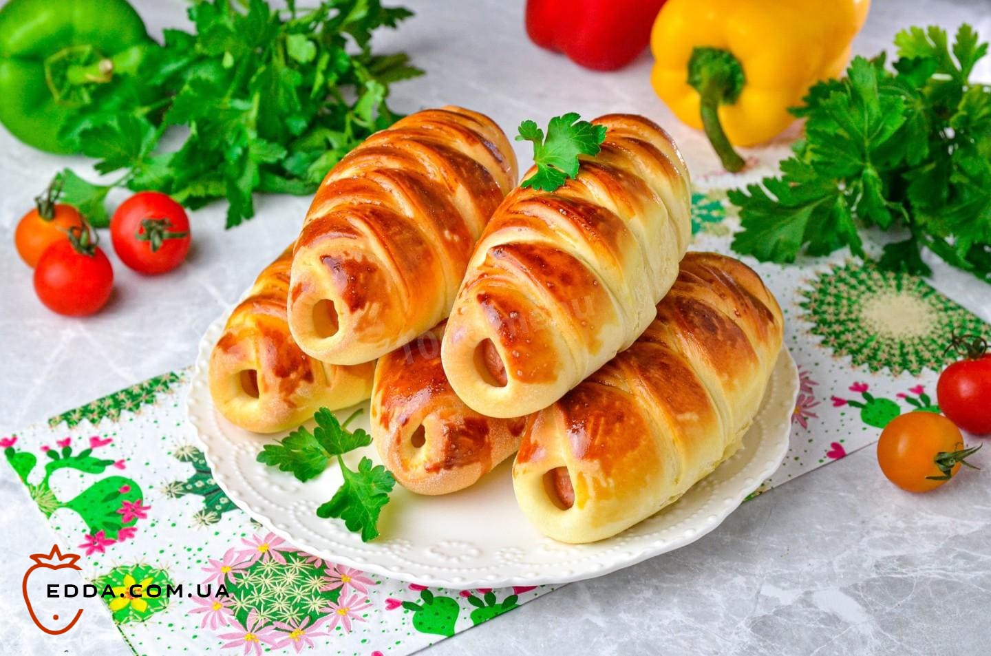 Сосиски з сиром у тісті в духовці