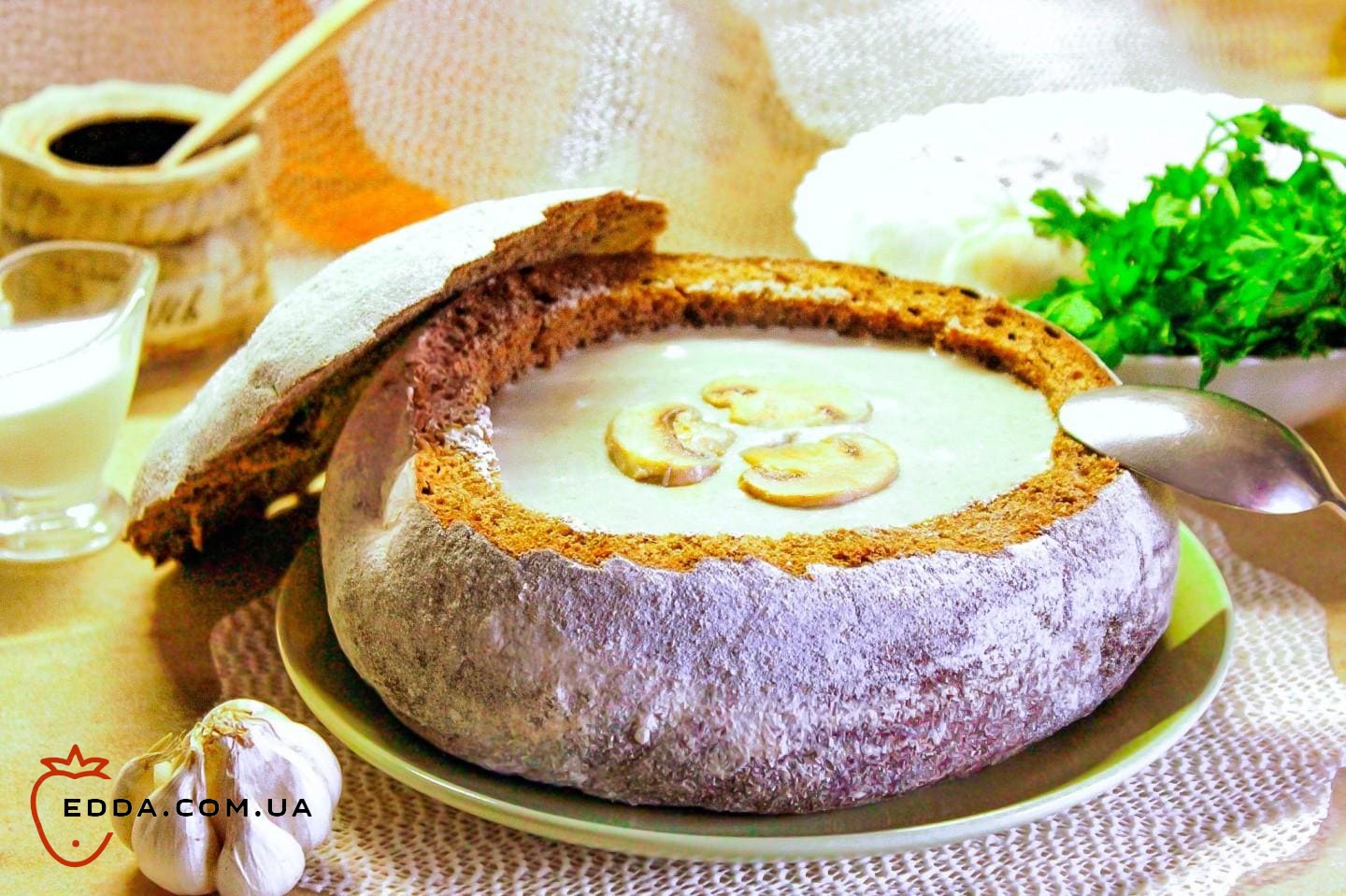 Чеський суп у хлібі