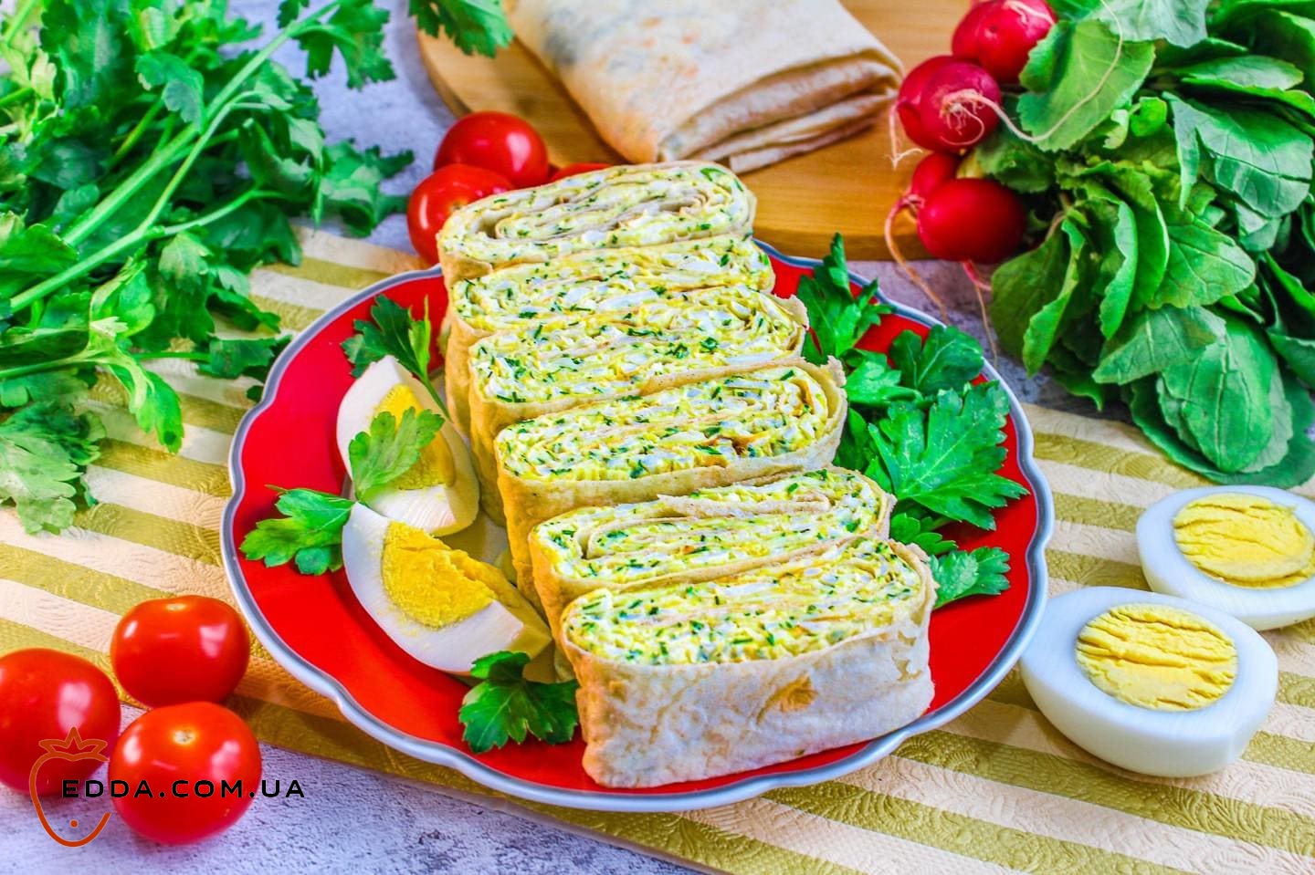 Рулет з лаваша з яйцем і сиром