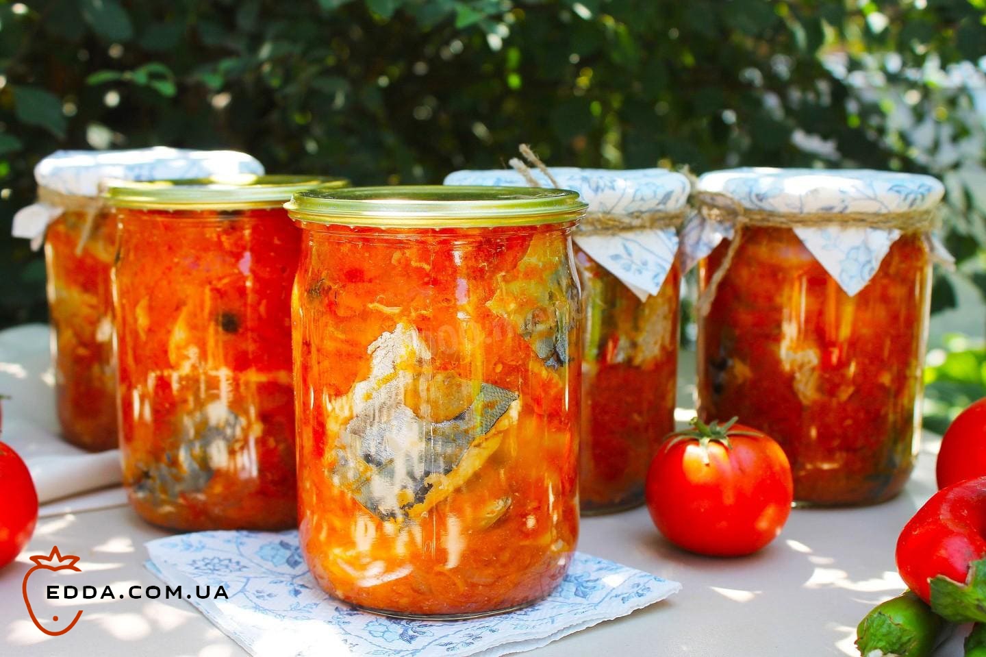 Рибний салат зі скумбрії на зиму з овочами