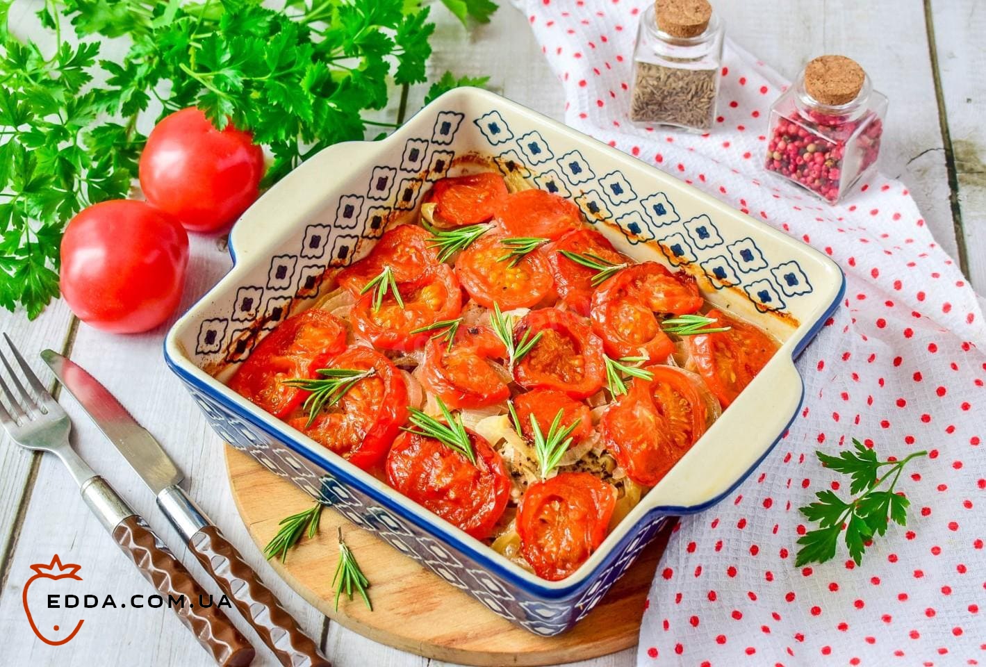 М'ясо з помідорами та цибулею в духовці