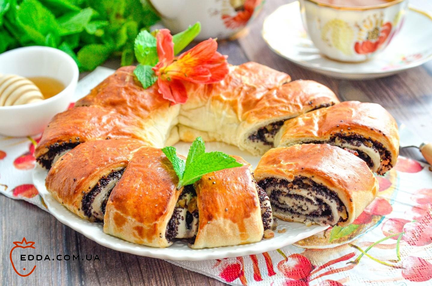 Рулет з маком із листкового тіста
