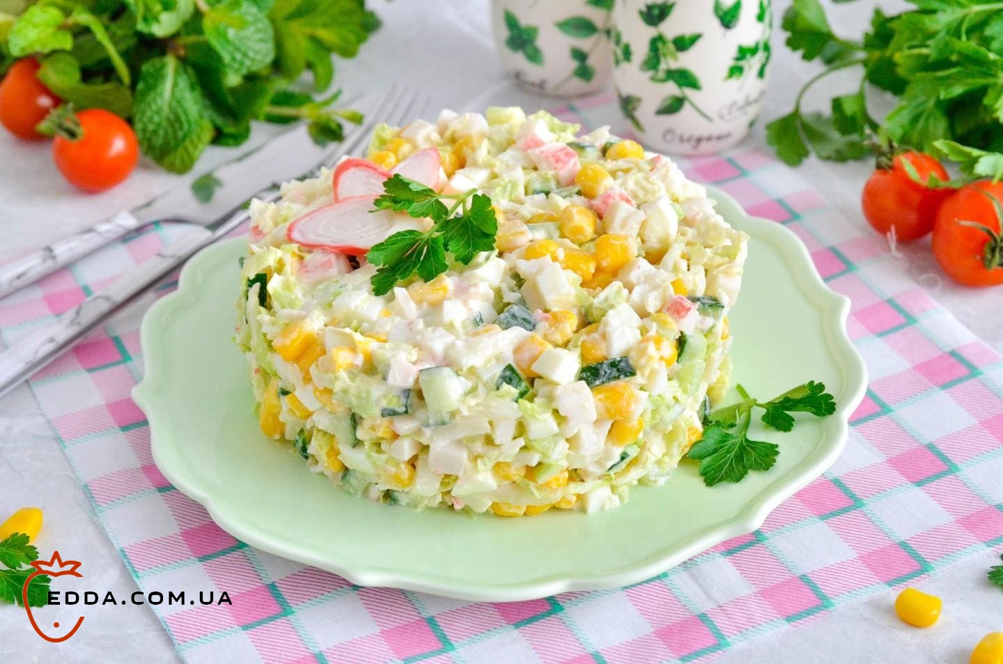 Салат із капустою, крабовими паличками та огірком