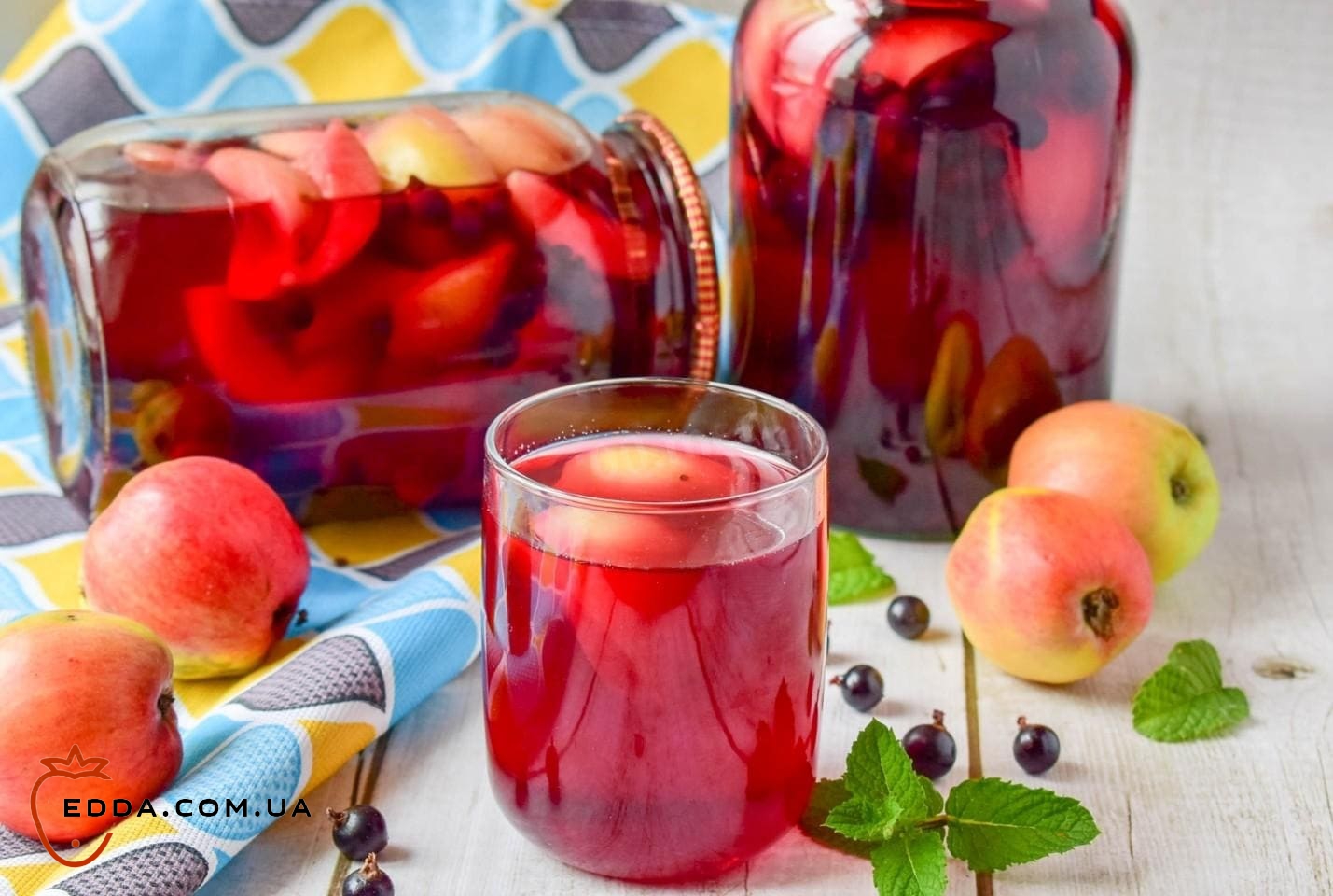 Компот з яблук і смородини на зиму