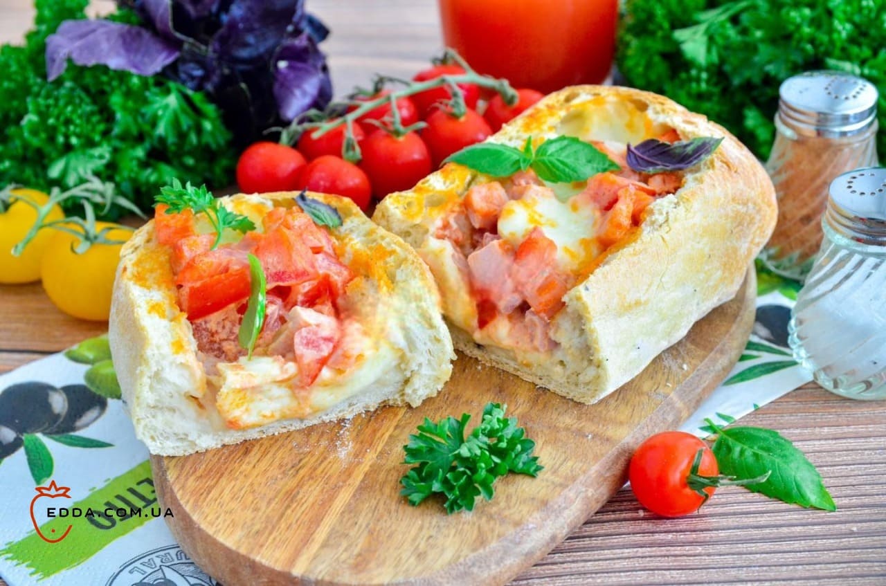 Батон з начинкою в духовці