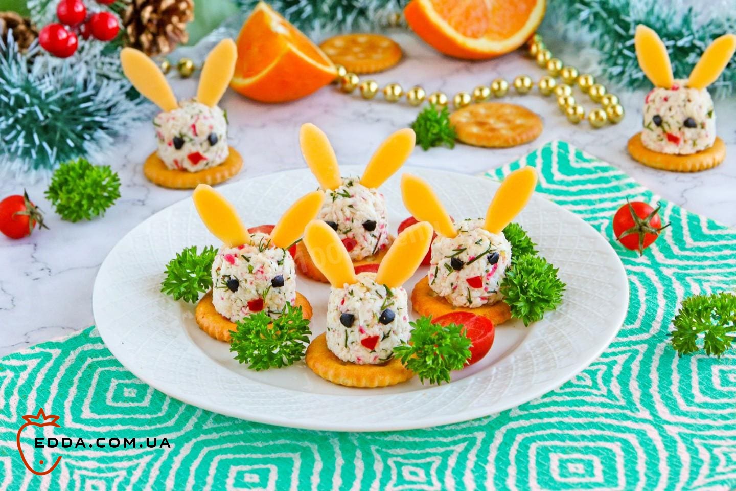 Закуска на крекерах із крабовими паличками