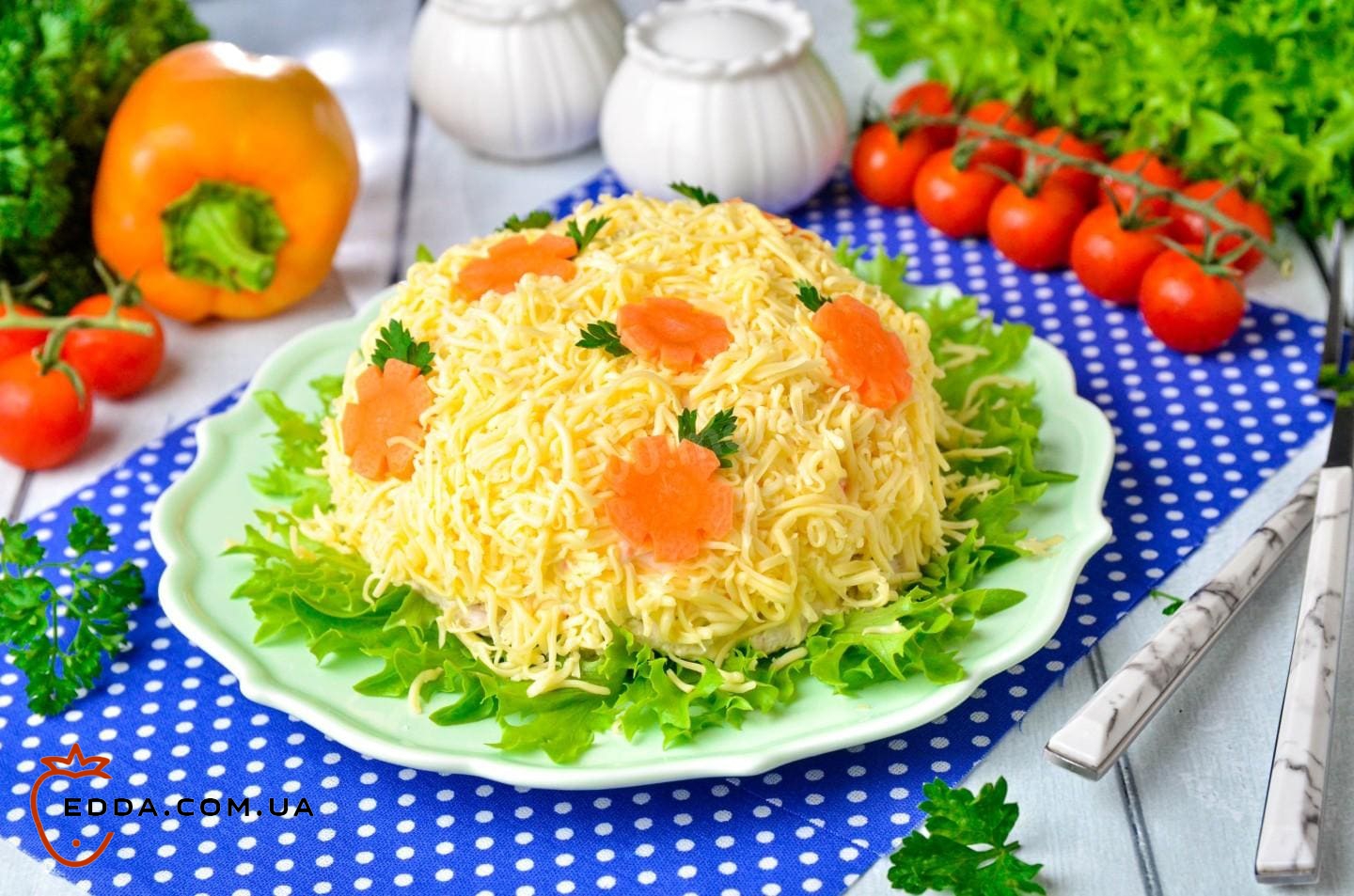 Салат з куркою, морквою та сиром
