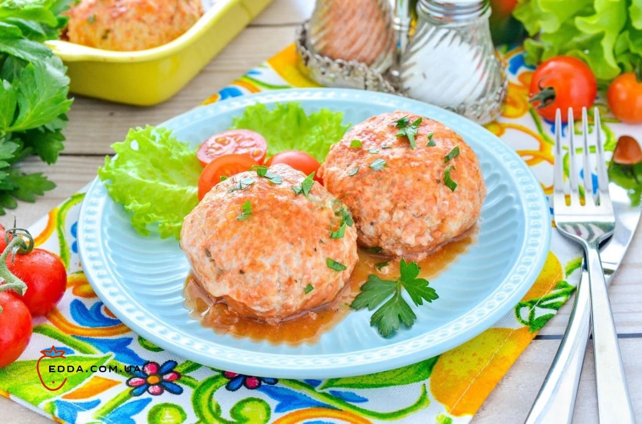 Мітболи в томатному соусі з творожним сиром у духовці