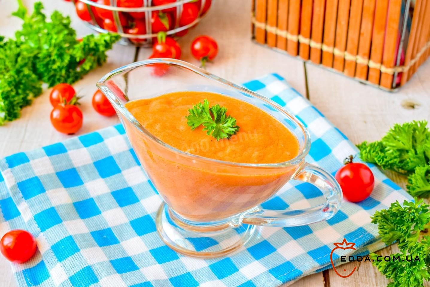 Підлива з томатною пастою та сметаною