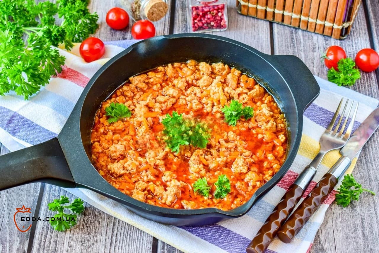 Підлива з фаршу томатна на сковороді