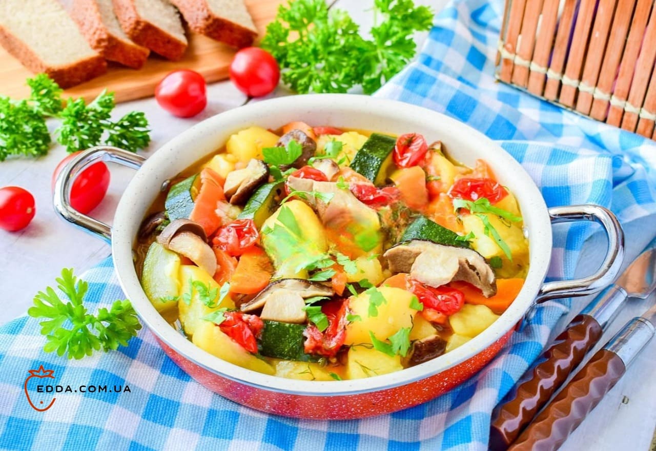 Овочеве рагу з грибами та картоплею