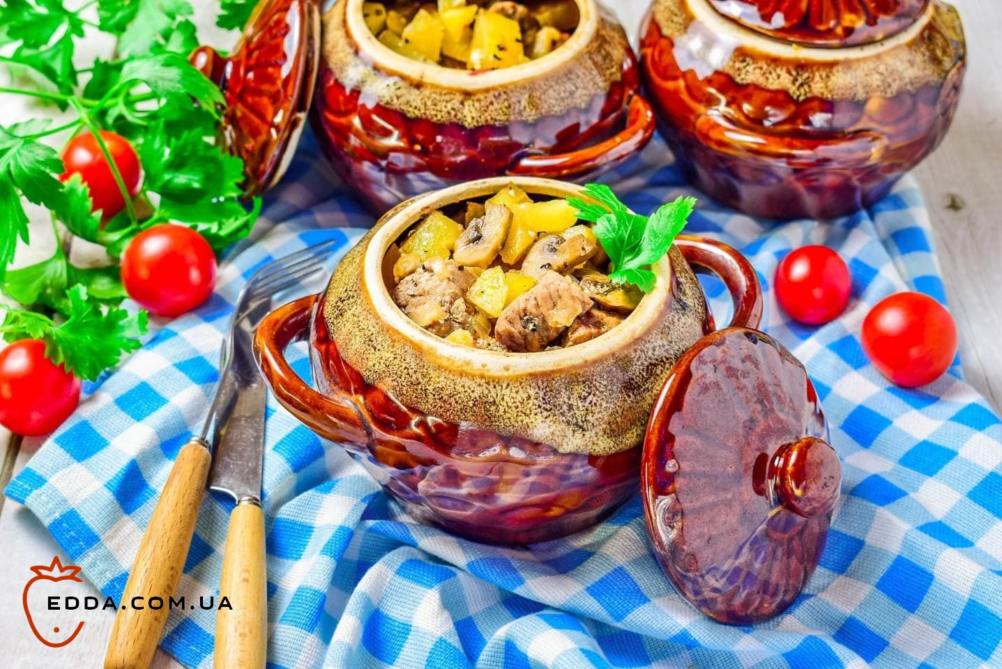 Печеня в горщиках з грибами в духовці