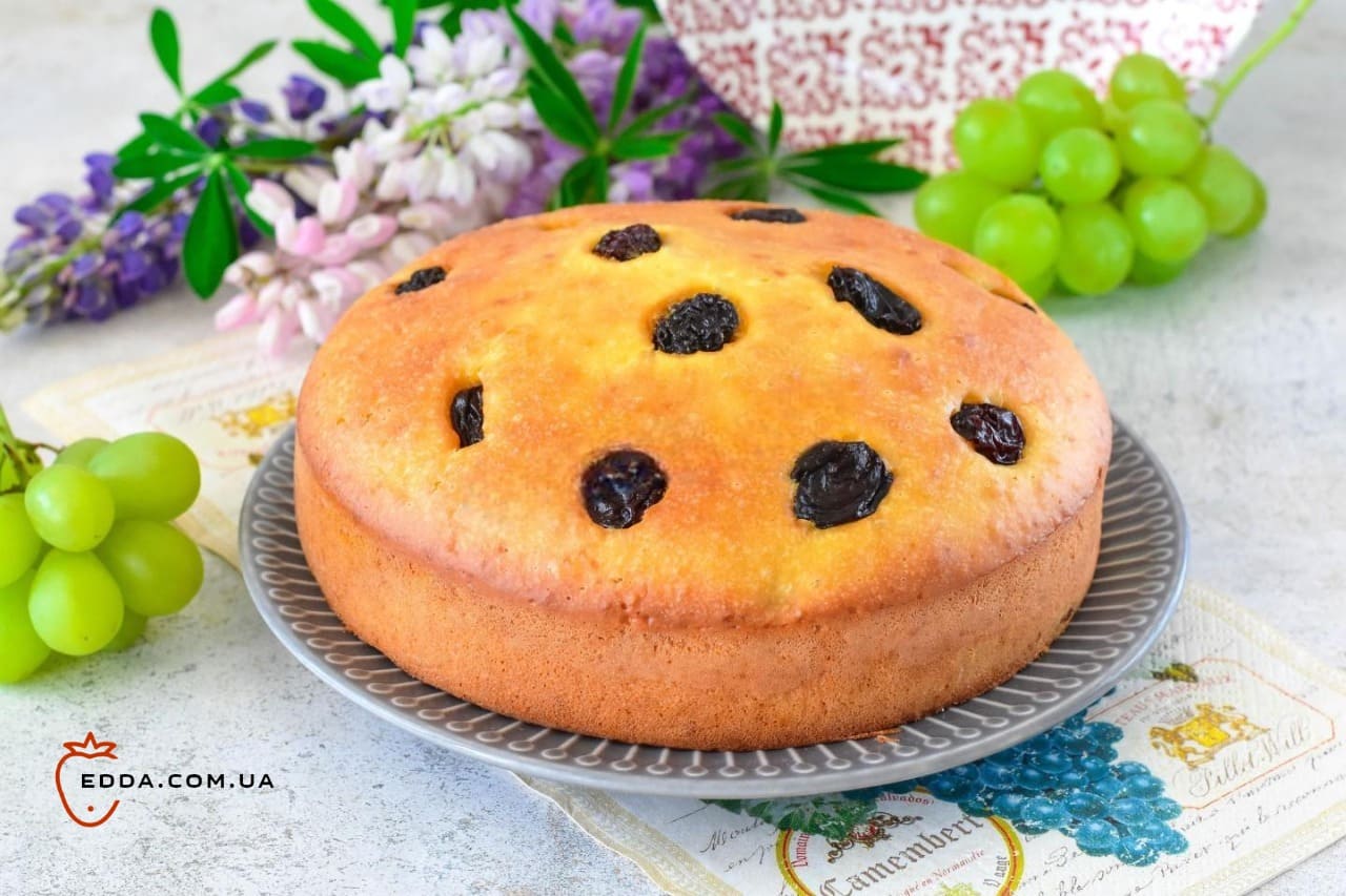 Пиріг із родзинками в духовці