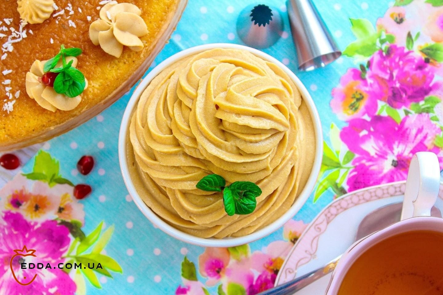 Крем із вареного згущеного молока та сметани