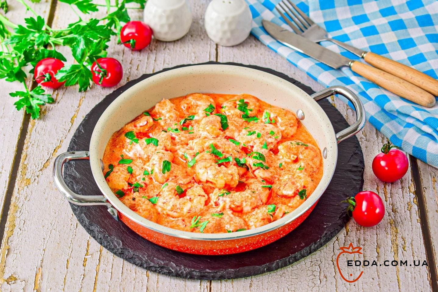 Креветки на сковороді у вершковому соусі