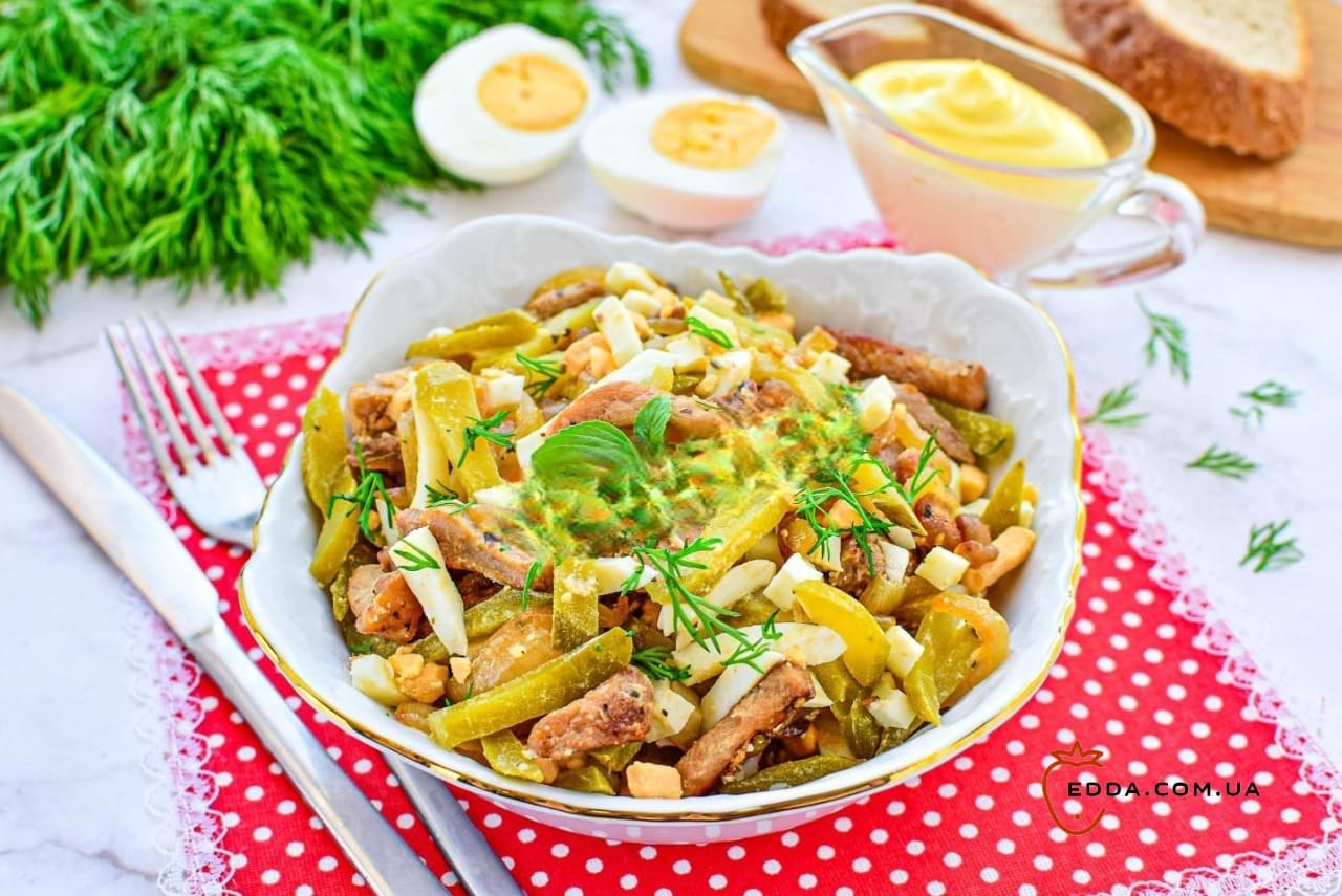 Салат з м'ясом і солоними огірками