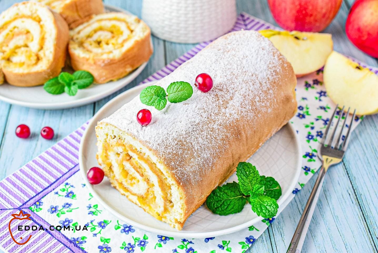 Рулет з яблуками в духовці