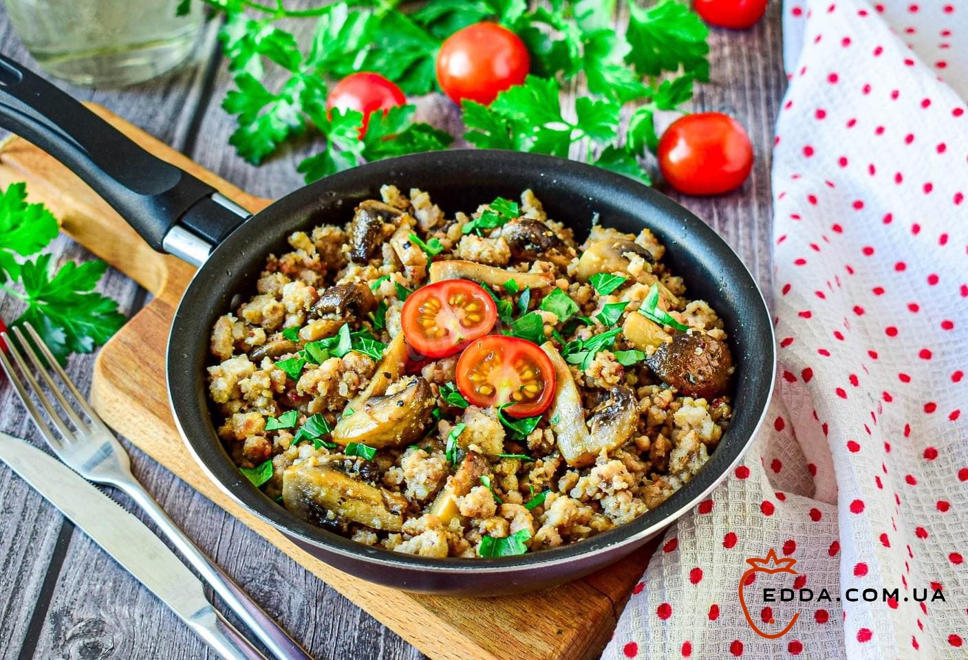 Фарш з грибами на сковороді