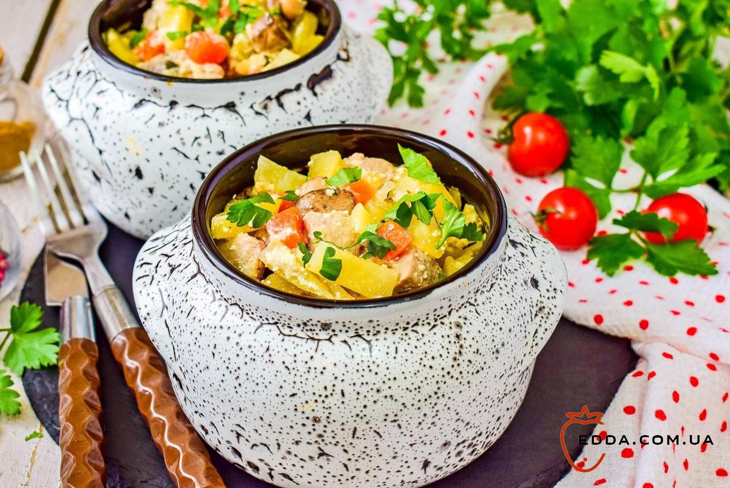 Печеня в горщиках у духовці з м'ясом